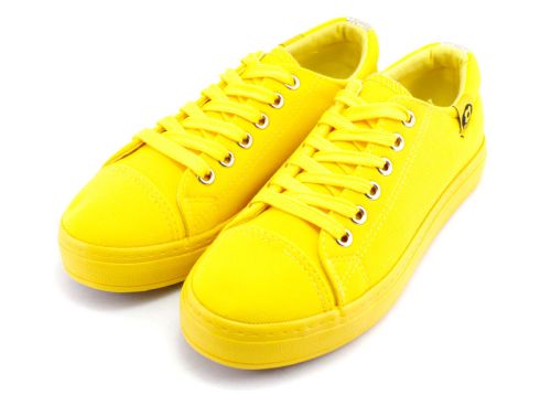 Дамски едноцветни кецове изцяло в жълто M-26 JT