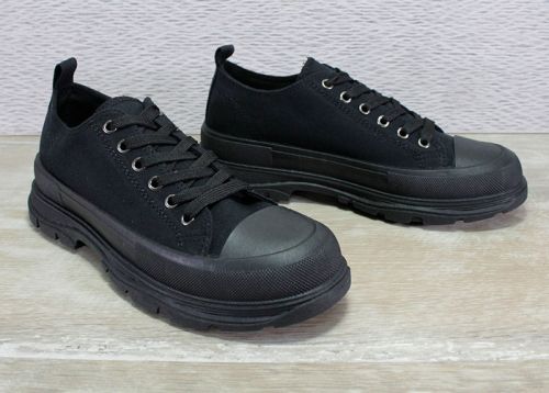 Дамски,ниски кецове в черно, модел Дина.