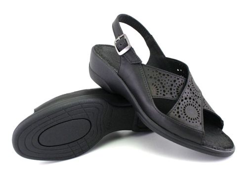 Дамски сандали на нисък клин ток в черно - Модел Рене