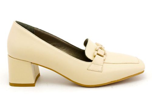 Дамски официални обувки в бежово, модел Кончита.