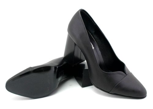 Дамски официални обувки в черно, модел Ребека.