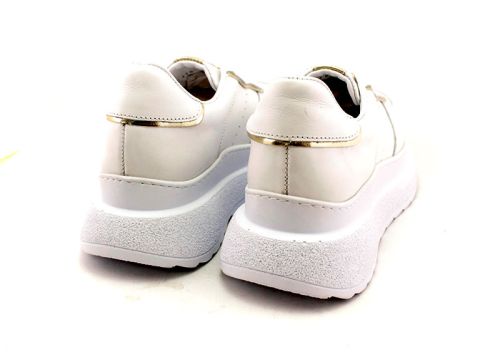 Дамски маратонки във бяло - Модел Даяна.