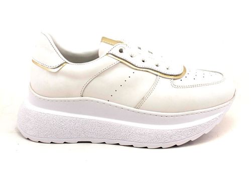 Дамски маратонки във бяло - Модел Даяна.