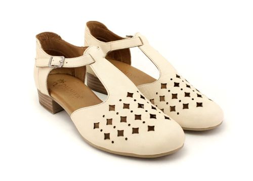 Дамски, ежедневни сандали в бежово - Модел Палмия.