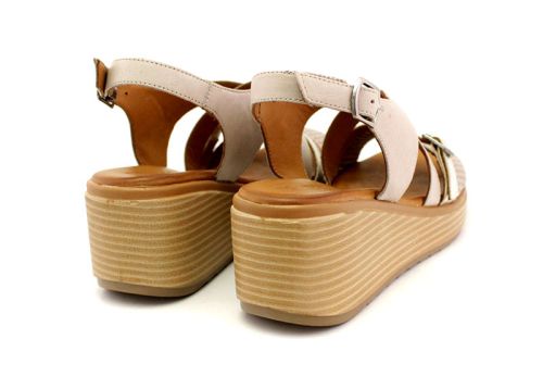 Дамски сандали от естествена кожа в сребристо сиво на ниска платформа - Модел Хана.