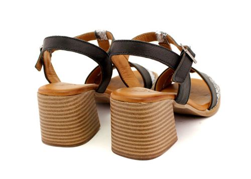 Дамски сандали от естествена кожа в черно и змийско черно на среден ток - Модел Розалия.