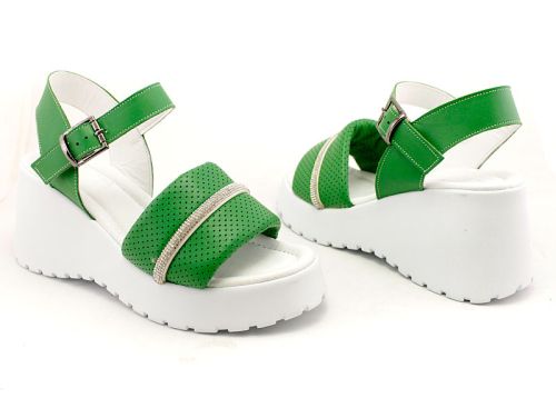 Дамски сандали на платформа в зелено - Модел Изуми.