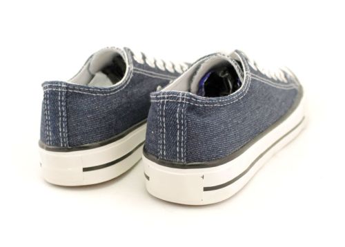 Дамски класически кецове в дънково синьо, модел 300-16.