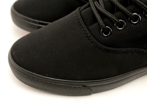 Дамски гуменки в черно M-7.