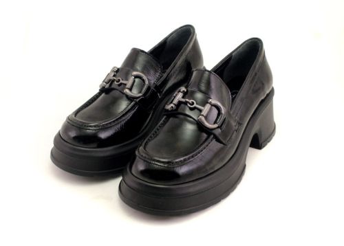 Pantofi casual de dama din piele naturala lacuita cu model "croco" in negru - Model Sabrina.