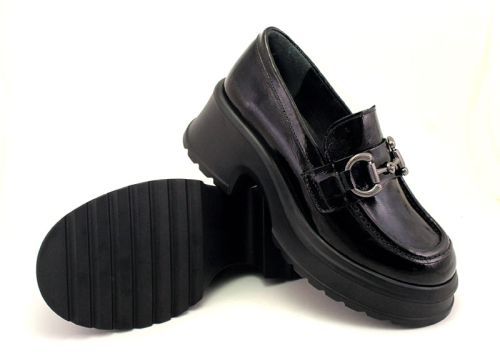Pantofi casual de dama din piele naturala lacuita cu model "croco" in negru - Model Sabrina.