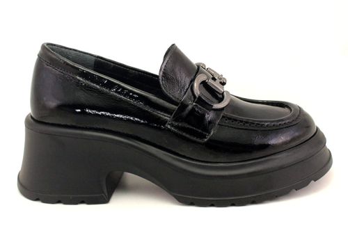 Pantofi casual de dama din piele naturala lacuita cu model "croco" in negru - Model Sabrina.