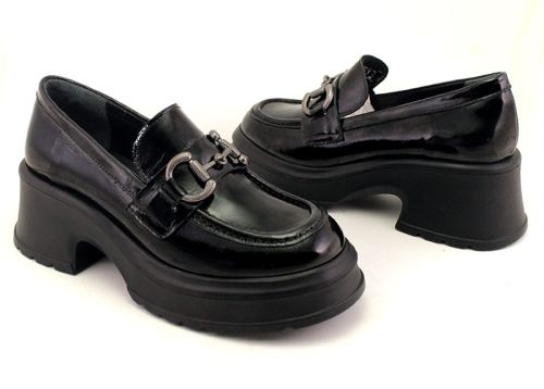 Pantofi casual de dama din piele naturala lacuita cu model "croco" in negru - Model Sabrina.
