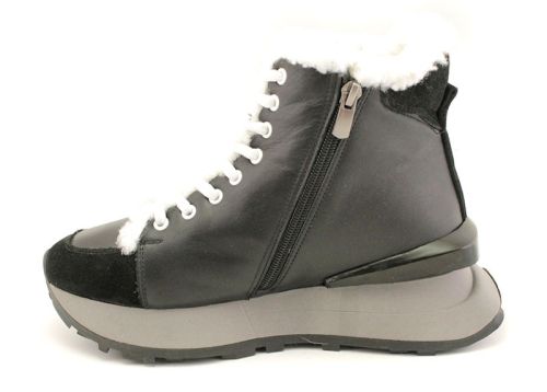 -Дамски спортни боти в черно - Модел Ванеса.