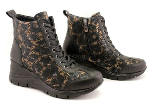-Дамски ежедневни боти в черно и златисто - Модел Лилия.