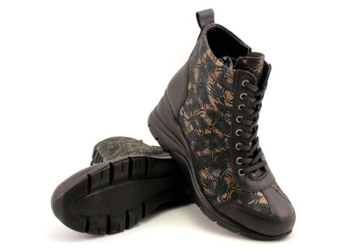 -Дамски ежедневни боти в черно и златисто - Модел Лилия.