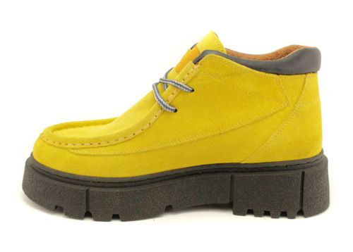 Дамски кларкове от естествен велур в жълто - Модел Оля