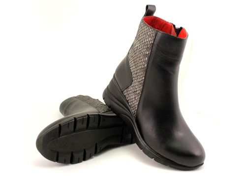 Дамски ежедневни боти в черно и сиво змийско - Модел Долорес.