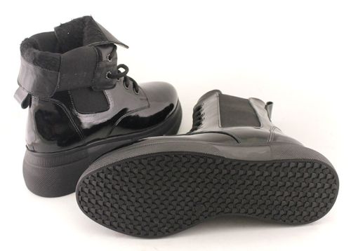 Дамски кубинки тип Челси от естествен лак в черно - Модел Карън