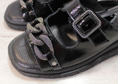 Дамски сандали от естествен лак в черно - модел Сеньорита