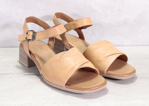 Дамски сандали от естествена кожа в бисквитен цвят - Модел Алекса.
