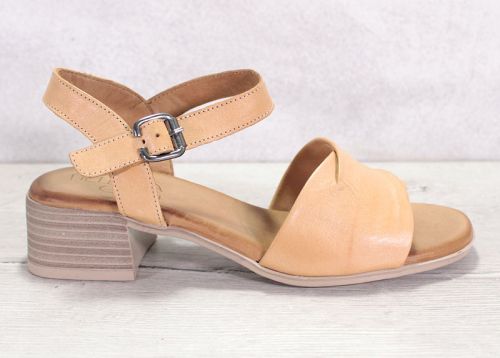Дамски сандали от естествена кожа в бисквитен цвят - Модел Алекса.
