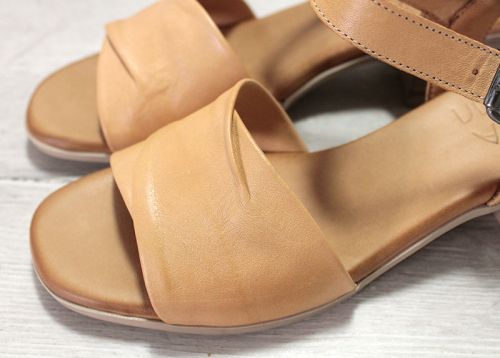 Дамски сандали от естествена кожа в бисквитен цвят - Модел Алекса.