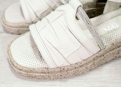 Дамски сандали от естествена кожа в светло бежово - модел Анкона