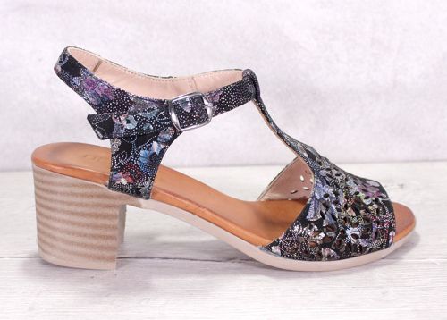 Дамски сандали на нисък ток от естествена кожа в черно - модел Джулия