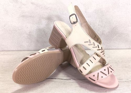 Дамски сандали на нисък ток от естествена кожа в бежово - модел Елба