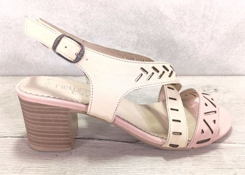 Дамски сандали на нисък ток от естествена кожа в бежово - модел Елба