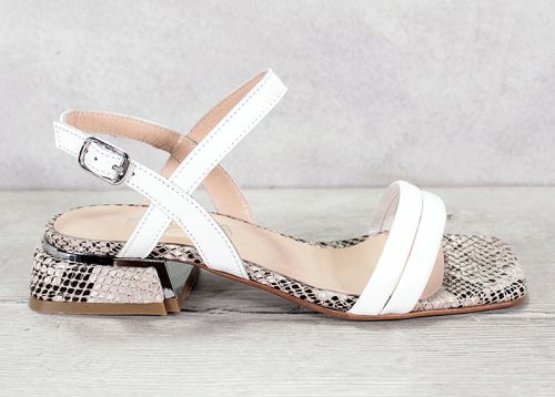 Дамски сандали на нисък ток от естествена кожа в бяло - модел Зоуи