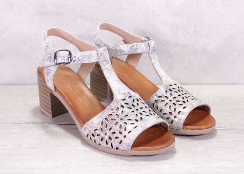 Дамски сандали на нисък ток от естествена кожа в цвят таупе - модел Джулия 1