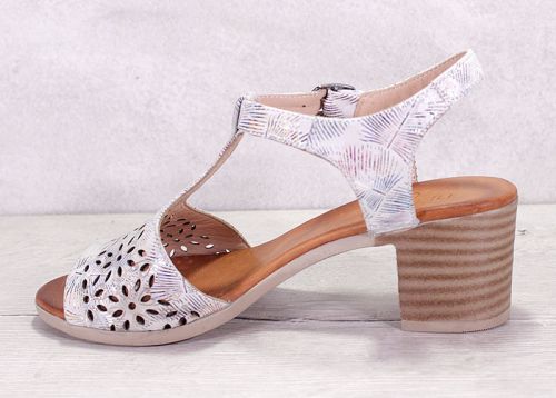 Дамски сандали на нисък ток от естествена кожа в цвят таупе - модел Джулия 1