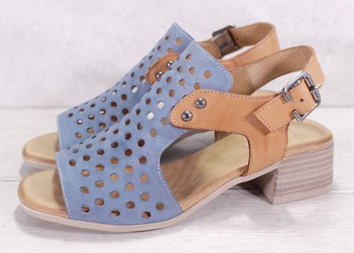 Дамски сандали на нисък ток от естествена кожа в дънково синьо и светло кафяво - Модел Карина.