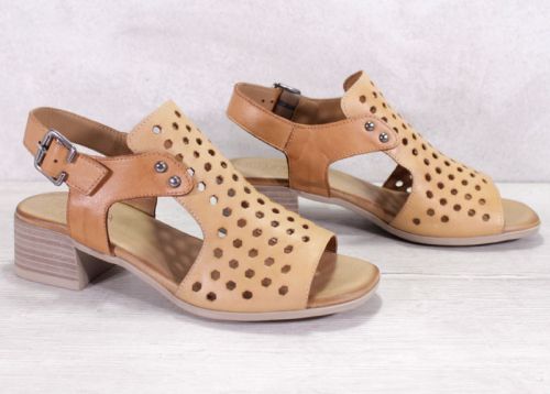 Дамски сандали на нисък ток в бисквитен и светло кафяв цвят - Модел Карина.