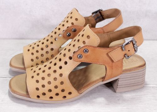 Дамски сандали на нисък ток в бисквитен и светло кафяв цвят - Модел Карина.