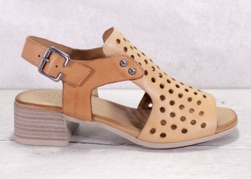 Дамски сандали на нисък ток в бисквитен и светло кафяв цвят - Модел Карина.