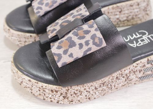 Дамски чехли от естествена кожа в черно и леопардов принт - Модел Лина