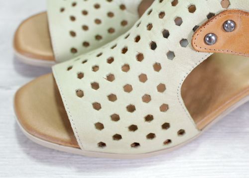 Дамски сандали на нисък ток в резедаво зелен и светло кафяв цвят - Модел Карина.