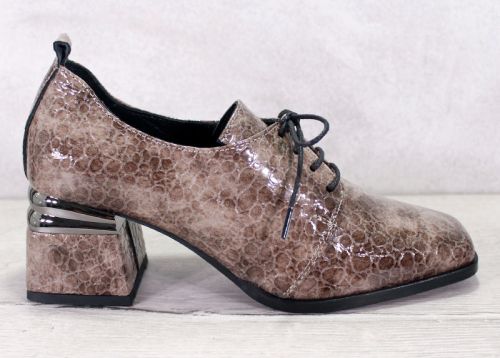 Luxe Croco Vizon - Дамски елегантни обувки от естествен лак с кроко шарка - Модел Сара.