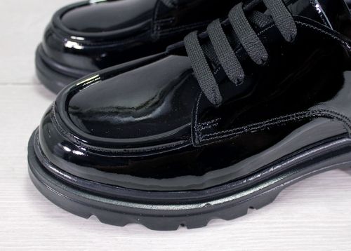 Chic Urbain Diana - Дамски модни мокасини от черен лак - Модел Диана