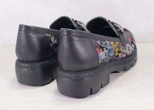 Charme Urbain Victoria - Дамски модни лоуфъри с цветен десен на черен фон - Модел Виктория