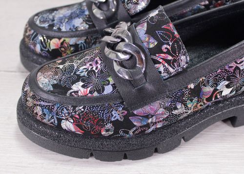 Charme Urbain Victoria - Дамски модни лоуфъри с цветен десен на черен фон - Модел Виктория