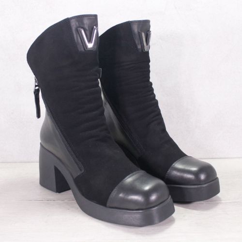 Дамски боти от естествен набук в черно - Модел Нефертити.