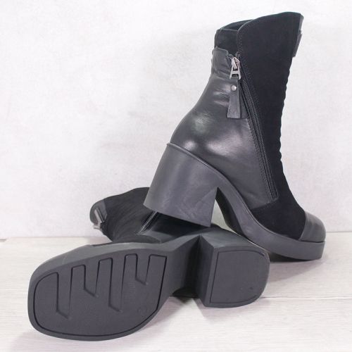 Дамски боти от естествен набук в черно - Модел Нефертити.