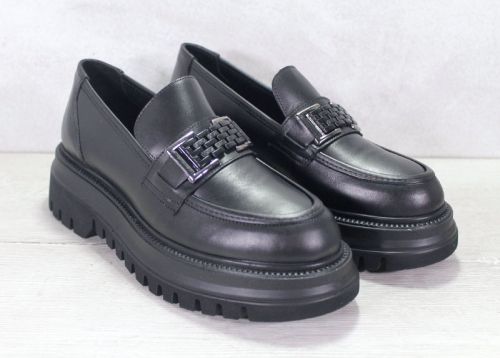 Stella Urbano - Дамски лоуфъри от естествена кожа със стилни акценти