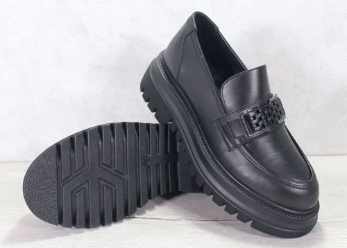 Stella Urbano - Дамски лоуфъри от естествена кожа със стилни акценти