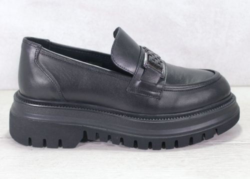 Stella Urbano - Дамски лоуфъри от естествена кожа със стилни акценти