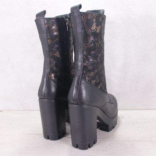 -Дамски високи кубинки от естествена кожа в черно със златисти елементи - Модел Glamour Heights